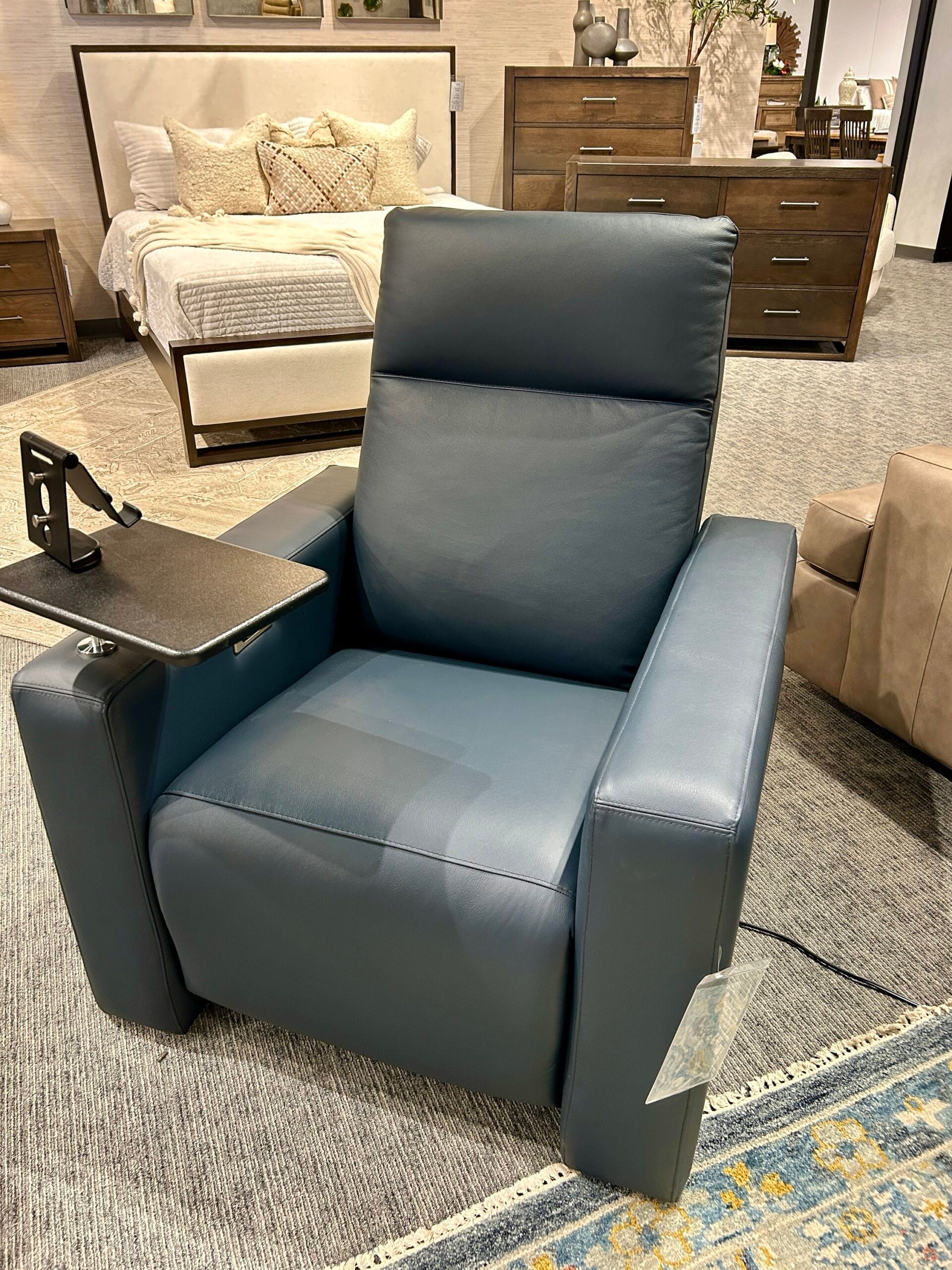 ER37C recliner by Elran